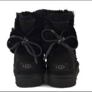 NWOT UGG Classic Double Bow Mini